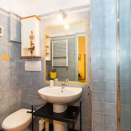 Porta Nuova Flat With Balcony Turin